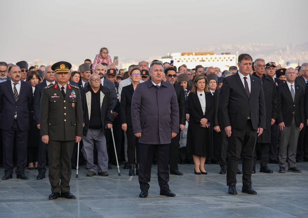 Atatürk’ü minnetle anıyoruz! Türkiye’de saat 9’u 5’geçe hayat durdu 49